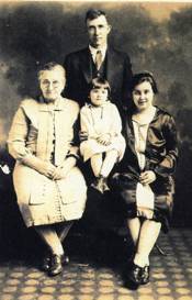 Molly Cash, Lloyd, Lucille and Nell Green