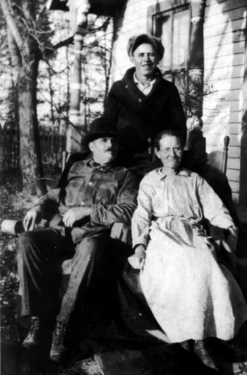 George Washington & Ella Burris Mills with son Aaron 