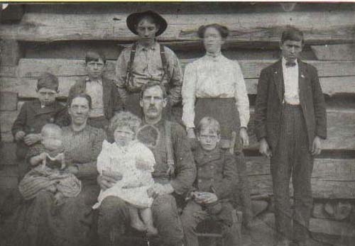 Rev. John Ellis & Family - Ca. 1907 