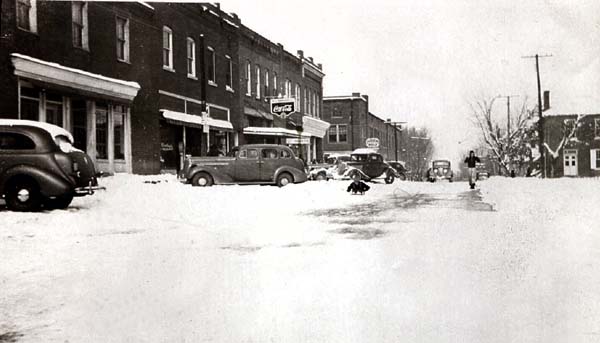 College Street, Madisonville, TN - Looking South