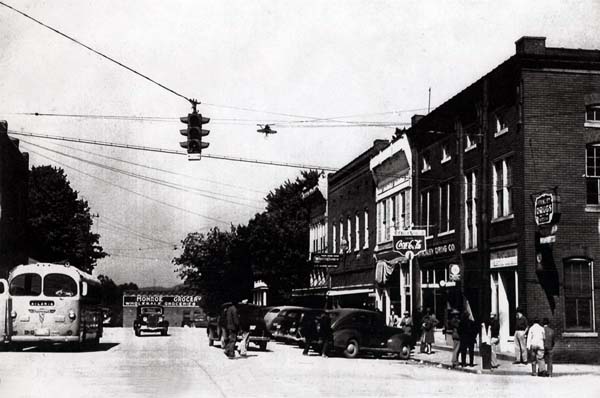 Main Street, Madisonville, TN - Looking West<br>
Looking West